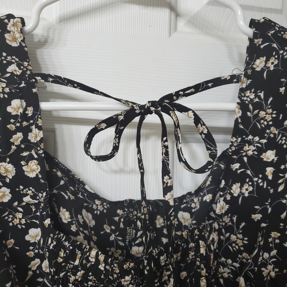 🐸$2🐸Floral Crop Blouse - Picture 5 of 6